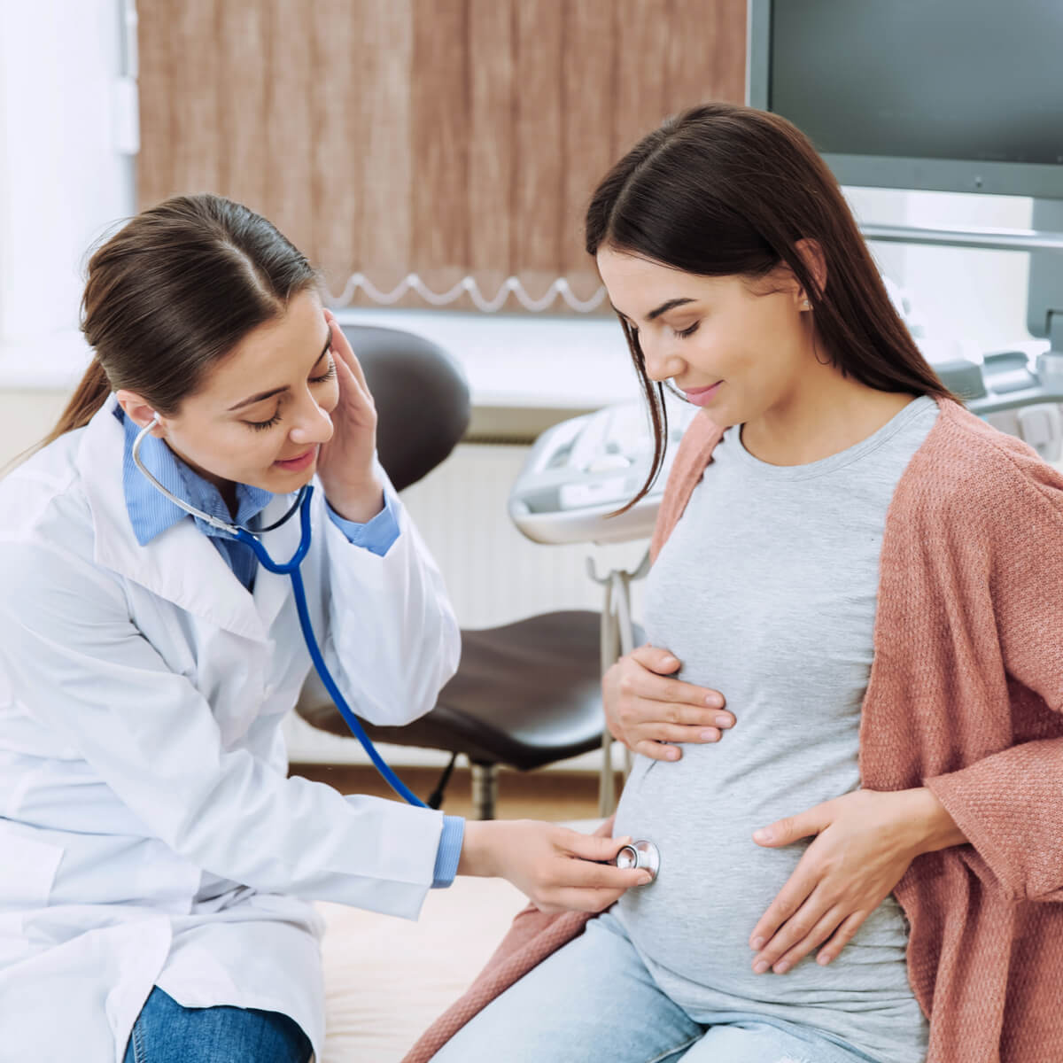 Female gynecologist working with pregnant woman in clinic